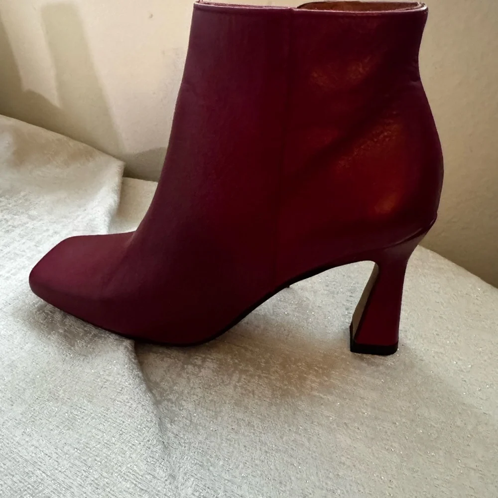 Angel Alarcon Red Ankle Boots, size 38, NIB - Picture 4 of 9